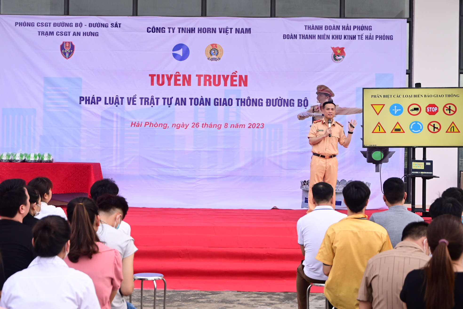 Tuyên truyền pháp luật về trật tự an toàn giao thông đường bộ tại Công ty TNHH Horn Việt Nam (KCN An Dương)